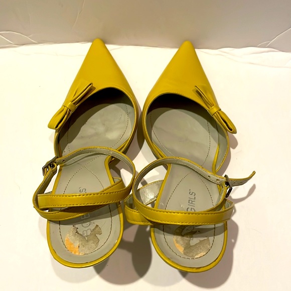 BCBGirls Pointed Toe Shoes with Bow size 7 - Picture 3 of 9